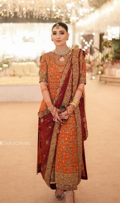 Bridal Khada Dupatta, Khada Dupatta Designs Pakistani, Bride Sister Dress Pakistani, Bride Sister Dress, Dupatta Designs, Desi Fits, Dupatta Style, Eastern Dresses