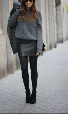 Skirt With Tights Outfit, Leather Skirt Outfit, Black Leather Mini Skirt, Winter Skirt Outfit, Chique Outfits, Outfit Chic, Trendy Skirts, Miniskirt Outfits, Black Pantyhose