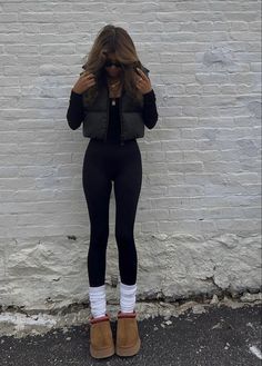 Fall Styled Outfits, Cute Fall Gym Outfits, Boston Fall Outfits October, Chicago Street Style Fall, Cropped Vest Outfit Street Styles, Cute Fall Outfits With Boots, Black Onesie Outfit Women, Short Vest Outfits For Women, Seattle Fall Outfits