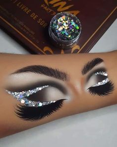 Eyeshadow Looks Birthday, Creative Birthday Makeup Looks, Chrome Makeup Look, Dramatic Eyeshadow Looks, Exotic Makeup Looks, Makeup Smoky Eyes, Smoky Eyes Makeup, Exotic Makeup