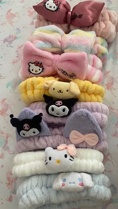 a pile of hello kitty hair bows on top of each other in various colors and sizes