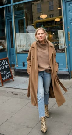 Autumn Toned Outfits, New Balance And Jeans Outfits, New Orleans Winter Outfit Street Styles, Cropped Jeans And Boots Outfit, California Western Style, Sienna Miller Style 2022, Winter Broadway Show Outfit, Classy Cold Weather Outfits, 2024 Winter Fashion Trends Women