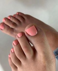 Cancun Pedicure Ideas, Gel Pedicure Ideas Summer 2023, Pedicures Summer 2023, Nail Colors For Mexico Vacation, Toenail Spring Colors, Vacation Toenail Colors, Spring Break Pedicure Colors, August Pedicure Colors 2023, Trending Pedicure Colors Summer 2023