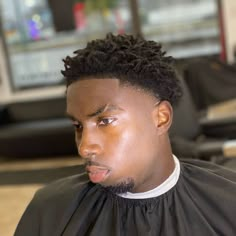 Afro Taper Fade, Tapered Haircut Black, Afro Taper, Taper Fade Afro, Fade Curly Hair, Braids With Fade