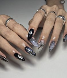 Black And Silver Chrome Nails Designs, Black Chrome Flame Nails, Nails Starry Night, Black 3d Chrome Nails, Nile Art, Korea Fits, 3d Silver Chrome Nails, Black And Silver Goth Nails