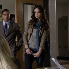 Crystal reed as allison argent in season 1 episode 1 of the tv show teen wolf Alison Teen Wolf, Allison Argent Aesthetic, Teen Wolf Season 1, Crystal Reed Teen Wolf, Argent Teen Wolf, Teen Wolf Allison, Scott And Allison, Twilight Outfits