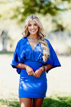 This dress would be perfect for a fall wedding! Sneaker Heels Wedges, Paris Blue, Blue Kimono, Boots Accessories, Paris Blues, Be Fit, Fly Girl, Weekend Wear, Kimono Sleeve