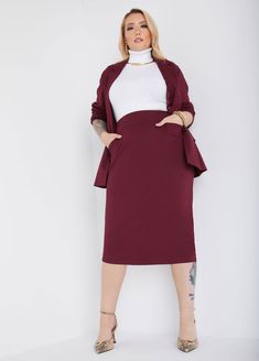 This midi pencil skirt is a #WorkWear essential easy to pair with a smart blazer to make you a total style queen from desk to dinner. Skirt Suit Business, Midi Skirt Plus Size, Plus Size Pencil Skirt, Plus Size Set, Poncho Outfit, Ponte Skirt, Church Attire, Plus Size Work, Plus Size Blazer