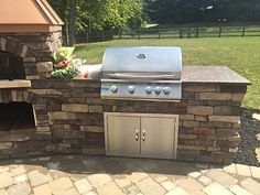 an outdoor grill is built into the side of a house