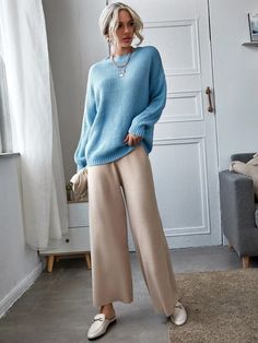 athflow outfit flowy knit pants with blue sweater Fashion Blogger Style, Hottest Fashion Trends, Mode Inspo, Fall Fashion Outfits, Winter Fashion Outfits, Looks Vintage, Outfits Casuales, Look Fashion