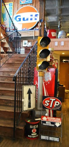 there are many signs on the stairs in this building and one has a stop light