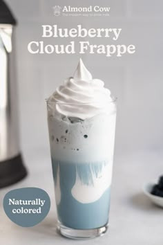 Blueberry Frappe, Milk Drink Recipes, Frappe Recipes, Starbucks Copycat Recipes, Blueberry Drinks, Almond Cow, Vegan Cocktails, Frappe Recipe