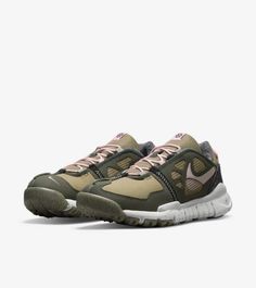 NEW Mens NIKE Free Terra Vista CZ1757 300 Athletic Shoe Brown Kelp Sequoia Pink Glaze 13. Great for street, trail or walking on the moon. Lots of cushion and comfort. Ships quick. Nike Brown, Nike Free Runs, Free Running, Man Running, Wallpaper Iphone Cute, New Nike, Brooks Sneaker, Soft Suede, Nike Free