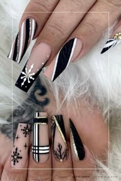 Black Christmas Nails, Black And White Nail, Winter Nails Acrylic, Goth Nails, Coffin Shape Nails, Dope Nail Designs, Christmas Nails Acrylic, White Nail, Xmas Nails