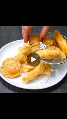 444 reactions · 70 shares | इसे मैने कैसे बनाया देख कर आप भी बोलोगे काश पहले पता होता 🤔🤔

#reels #reelsinstagram #cooking #reelsnew #foodie #reelsviral #easymadewithpinki #kitchen #tranding  #sweet #snacks #newidea #tasty | Pinki Yadav