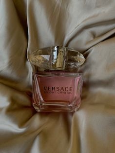 Perfume Ugc Photo, Ugc Content Photo Ideas, Ugc Photo Ideas, Ugc Picture Example, Ugc Perfume