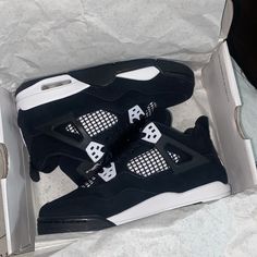 Brand New Only Put On Twice Need Gone Before Weekend Girly Jordans, Jordan 4s Retro, Fye Shoes, Retro 4s, Nike Shoes Women Fashion, Pretty Sneakers, Fly Shoes, Trendy Shoes Sneakers, Pretty Shoes Sneakers