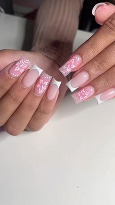 Pink And White Nail Ideas Short, Simple Girly Acrylic Nails, Summer Nails Flower Design, Square French Tip Nails With Design, French Tip With Design Acrylic, Mail Inspo 2024 Summer, Nails Holiday Summer, Holiday Nails Summer Acrylic, Square Summer Nails