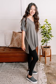 93% Rayon, 7% Spandex Very soft, medium weight V neckline Short pinned sleeves High/low length Side slits Great stretch Fits relaxed Cascade Green, Relaxed Clothing, Brown Wavy Hair, Long Brunette Hair, Long Brunette, Relaxed Outfit, Oversized Top