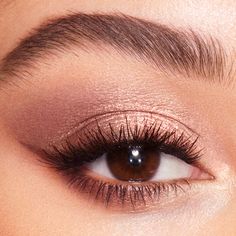 Dewy Formal Makeup, Soft Red Makeup, Wine Makeup Look, Dewy Eyeshadow, Charlotte Tilbury Makeup Looks, Charlotte Tilbury Looks, Wine Makeup, Makeup Engagement, Brighter Eyes