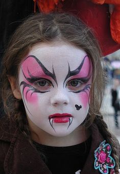 Vampire Face Paint, Halloween Makeup For Kids, Obličejové Masky, Girl Face Painting, Halloween Creative, Vampire Makeup, Kids Face Paint, Vampire Costume