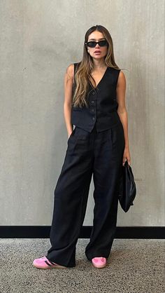 Vest Trouser Outfit, Black Vest Street Style, Black Linen Vest Outfit, Black Waistcoat Outfit Women, Semiformal Outfit Mujer, Black Vest Outfits, Semiformal Outfit, Outfit Semiformal, Waistcoat Outfit Women