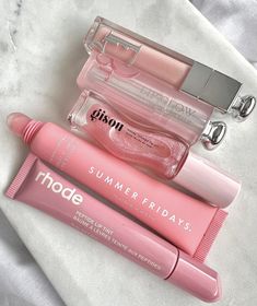 Cute Skincare Products, Best Lip Products, Dream Lips, Profumo Victoria Secret, Koleksi Makeup, Stile Blair Waldorf, Lip Gloss Cosmetics, Makeup Bag Essentials, Sephora Skin Care