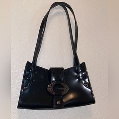 In Good Condition Used But Well Maintained. No Tears Or Odor Bags Guess, Guess Vintage, Guess Bags, Mini Shoulder Bag, No Tears, Mini Bags, Mini Bag, Bag Lady, Shoulder Bag