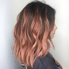 Rose Gold Hair Balayage, Bob Pendek, Rose Gold Highlights, Peach Hair, Ombré Hair, Pink Highlights, Hair Color Pink