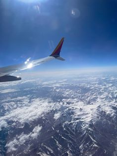 Looking out a plane window at snow-capped mountains with a blue sky in Colorado. Denver Colorado Snow, Denver Colorado Winter, Denver Snow, Colorado Aesthetic, Travel Plane, Snow Capped Mountains, Aesthetic Snow