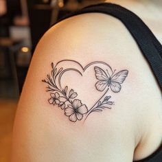 Tattoos For Back Of Shoulder, Mother Love Tattoo, Heart Shaped Tattoos, Cute Mom And Daughter Tattoos, Mothers Tattoo, Tattoos For Women Cat, Romantic Tattoos, Mum And Daughter Tattoo, Mom Heart Tattoo