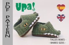 two crocheted slippers with the words upa written in english and spanish