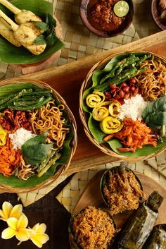 Romantic Food Experiences in Bali Sate Lilit, Romantic Food, Filipino Street Food, Bali Restaurant, Brunch Cafe, Food World, Voyage Bali, Dinner Party Themes