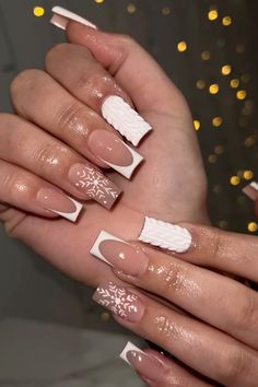 #nailidea #nailinspo #snowflakes Holiday Acrylic Nails, Fake Nails Designs, Winter Manicure, Punk Nails, Winter And Christmas, Christmas Look, Winter Nails Acrylic, Ombre Acrylic Nails, Sweater Nails