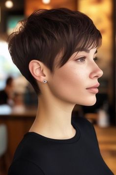 Short Haircuts Brunette, Pixie Short Hairstyle Women, Short Girl Haircut, Flat Hair Haircuts, Fine Flat Hair Haircuts, Pixie Back View, Short Haircut Pixie, Haircuts Brunette, Tapered Pixie