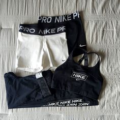 Nike Pro Shorts And Leggings Are Size Small, Sports Bra Is Medium. Shorts Were Only Used For A Photoshoot. Shorts Nike Pro, Shorts And Leggings, Nike Pro Shorts, Shorts Nike, Shorts Athletic, Nike Pros, Nike Shorts, Athletic Shorts, Black Nikes