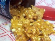 a can of macaroni and cheese sitting next to some crackers on a table