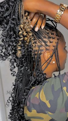 Knotless Braids With Curly Ends, Braids With Curly Ends, Micro Braids Hairstyles, Small Knotless, Short Box Braids Hairstyles, Feed In Braids Hairstyles, Goddess Braids Hairstyles, Single Braids, Box Braids Hairstyles For Black Women