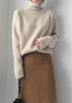 Minimalistic Outfits, Look Zara, Beige Skirt, Beige Outfit, Brown Skirt, Winter Capsule Wardrobe, Minimal Outfit, Clothing Photography, Mode Inspo