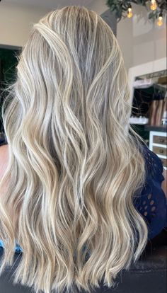 Blended Blonde Highlights Balayage, Vanilla Blonde Full Head Highlights, Blonde Hair Low Lights And Highlights, Whole Head Highlights Blondes, Cool Blonde Full Highlights, Lived In Champagne Blonde, Blond Hair Inspo Highlights, Bright Dimensional Blonde Hair