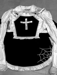 If you want a maid halloween outfit, this spider web embroidered black apron will be a great option. The price is for an apron only, others are not included. Maid Halloween, Maid Apron, Black Apron, An Apron, Vintage Gothic, Halloween Outfit, Spider Web, Punk Fashion, Halloween Outfits