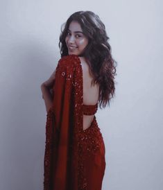 Look Gatsby, Indian Dress Up, Indian Dresses For Women, Sarees For Girls, Indian Sari Dress, Janhvi Kapoor