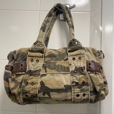 Camo Bag, Michelle Trachtenberg, Under Your Spell, Mary Kate Ashley, Pretty Bags, Mode Inspo, Cute Bags, Dream Clothes, Fashion Killa