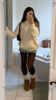 Cute Winter Outfits Fancy, Urban Outfitters Skirt Outfit, Cold Outfit Inspiration, Knees High Boots Outfit, Thanksgiving Cute Outfits, Outfits To Watch Ballet, Oversized Sweater Fall Outfits, Mini Skirt With Tights Outfit Winter, Fall Outfits With Mini Uggs