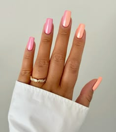 Nails, nail inspo, spring nails, spring nails inspo, summer nails, biab, acrylics, gel, gel manicure, long nails, short nails, natural nails, nail design, nail art, pink nails, orange nails, link ans orange nails, peach nails, chrome nails, holiday nails, vacation nails Vacation Gel Nails, Peach Chrome Nails, Elegant Nail Colors, September Nail Colors, Short Nails Natural, Peach Nail Art, Nails Inspo Summer, Nail Inspo Spring, Nails Biab