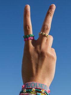 We’re crazy about this little elastic ring with tiny beaded daisies. It’s even works as a cute Birkenstock or watch charm! Beaded Daisy, Mini Glass Jars, Diy Beaded Rings, Hair Accessories Boho, Beaded Jewlery, Daisy Ring, Boho Accessories, Turquoise Rings, Natural Life