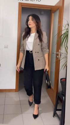 Cute Professional Outfits, Casual Work Outfits Women, Fashionable Work Outfit, Professional Outfits Women, Stylish Work Attire, Style Blazer, Casual Day Outfits