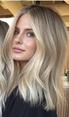 Mid Length Blonde Hair, Medium Blonde Hair, Penteado Cabelo Curto, Mid Length Hair