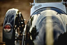 the front end of an old fashioned car