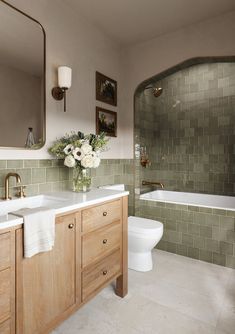 a bathroom with two sinks, a toilet and a bathtub